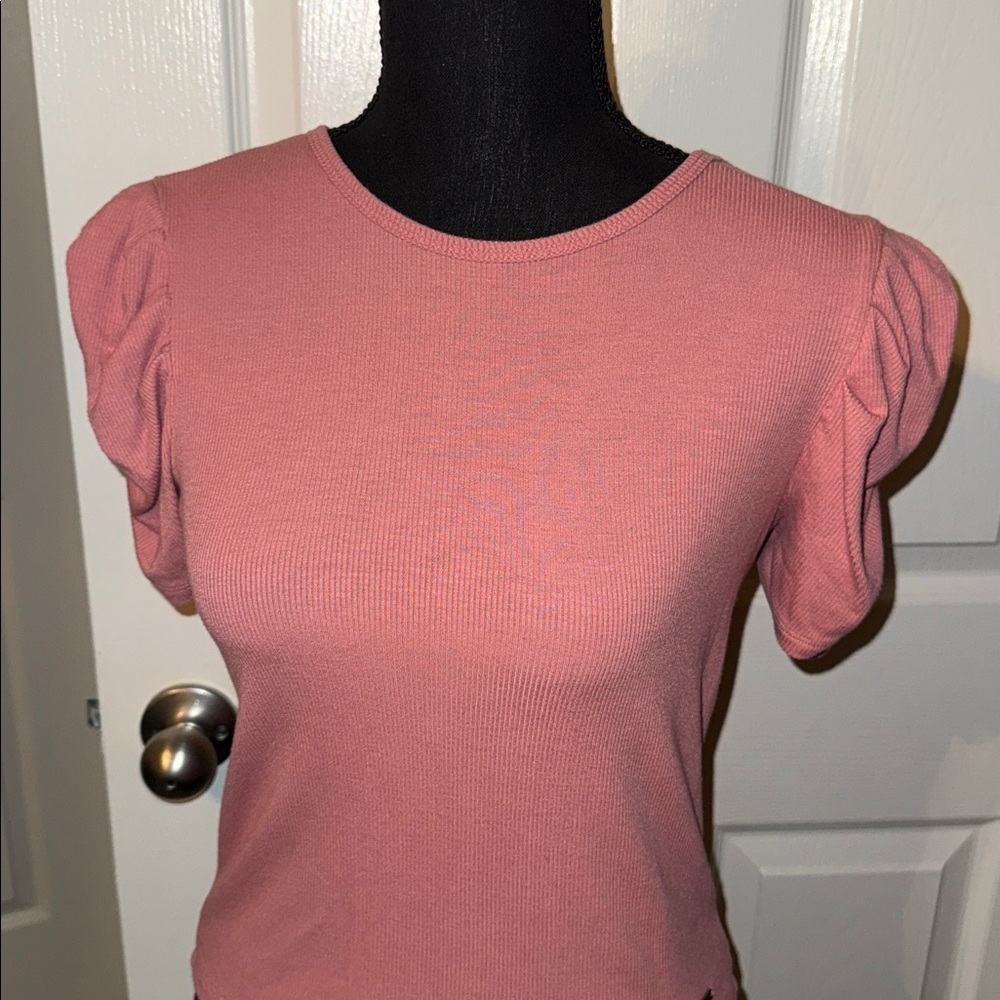 🖤HOLLISTER DUSTY ROSE PUFF SLEEVE TOP SIZE S🖤 - Picture 2 of 7